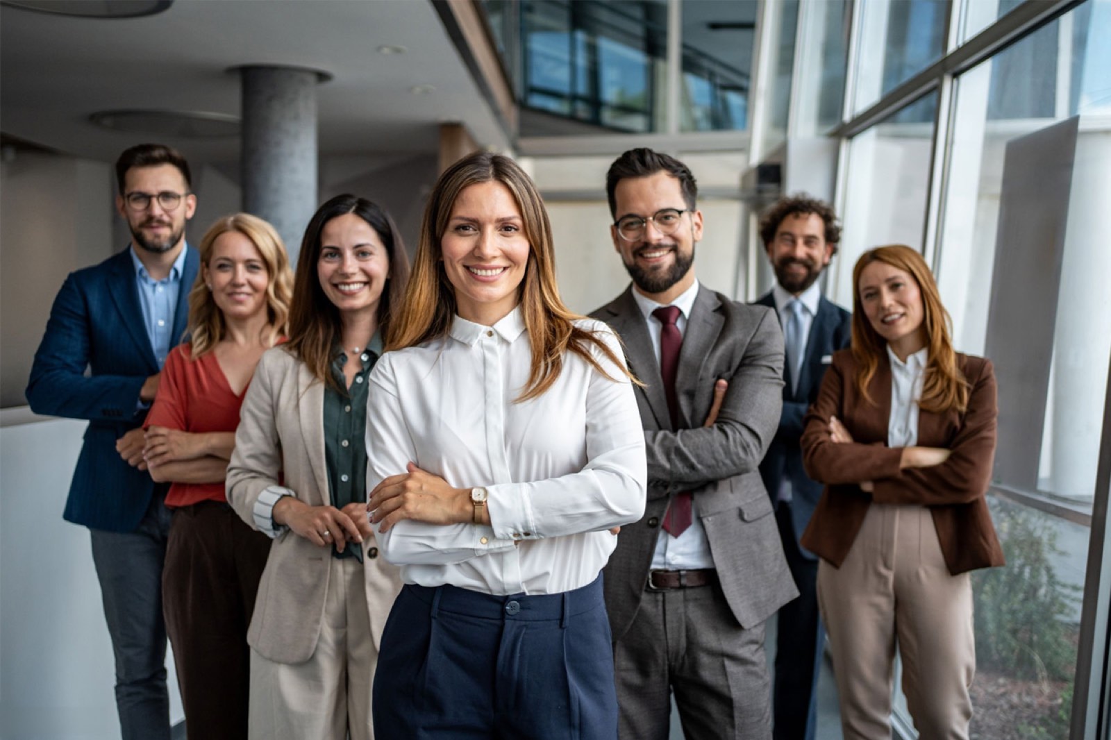 Equipo de Crecimiento Plus analizando perfiles financieros